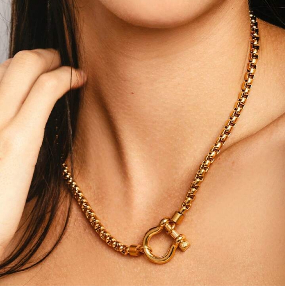 💛💛NEW💛💛 PRETTY!! BohoVintage Contrasting Carabiner Necklace in GOLD Plating